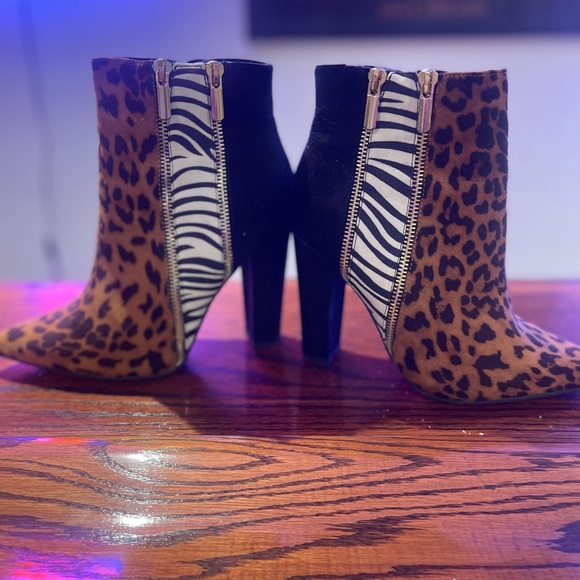 Size 7 booties worn once - Picture 4 of 5